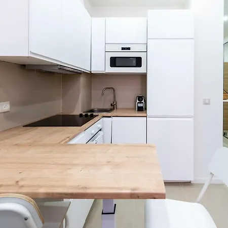 Cozy - 300m Apartment *