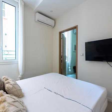 Cozy - 300m Apartment *